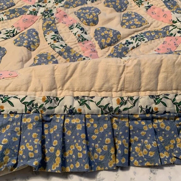 NWOT Double Wedding Ring Pattern Quilt - Picture 4 of 4